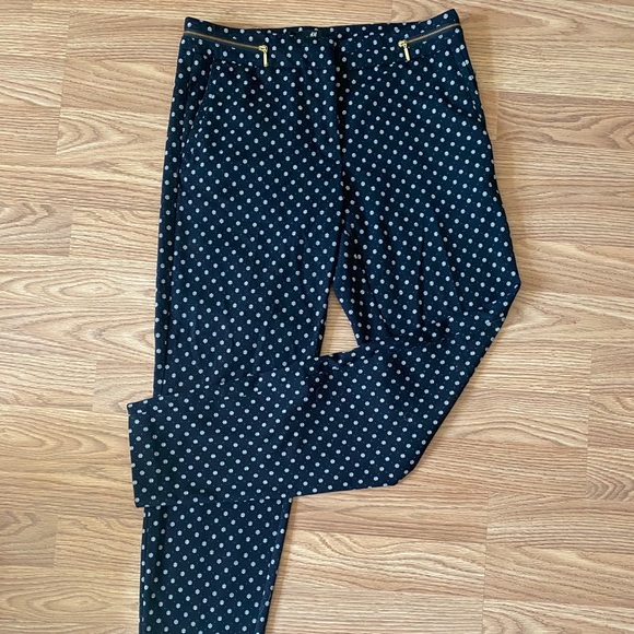 H&M Pants - 🍋 H&M Black Printed Pants with Gold Zipper Detail